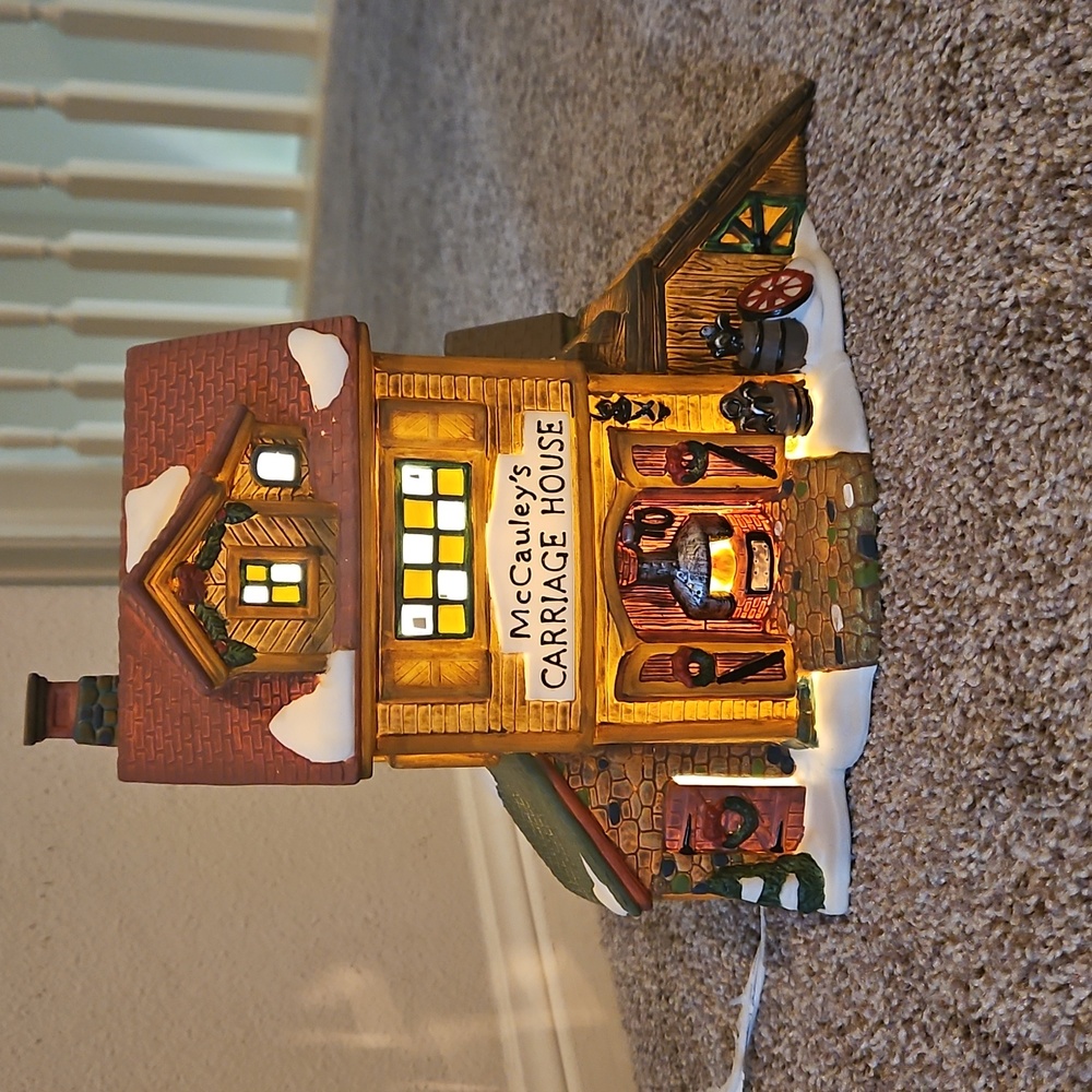 McCauley's Carriage House Lighted Decor